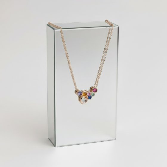 قلب رنگین کمانی